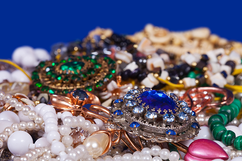 A large product selection composed of different crystal jewelry such as bracelets, necklaces and pendants » Shop your new favorite jewelry now.